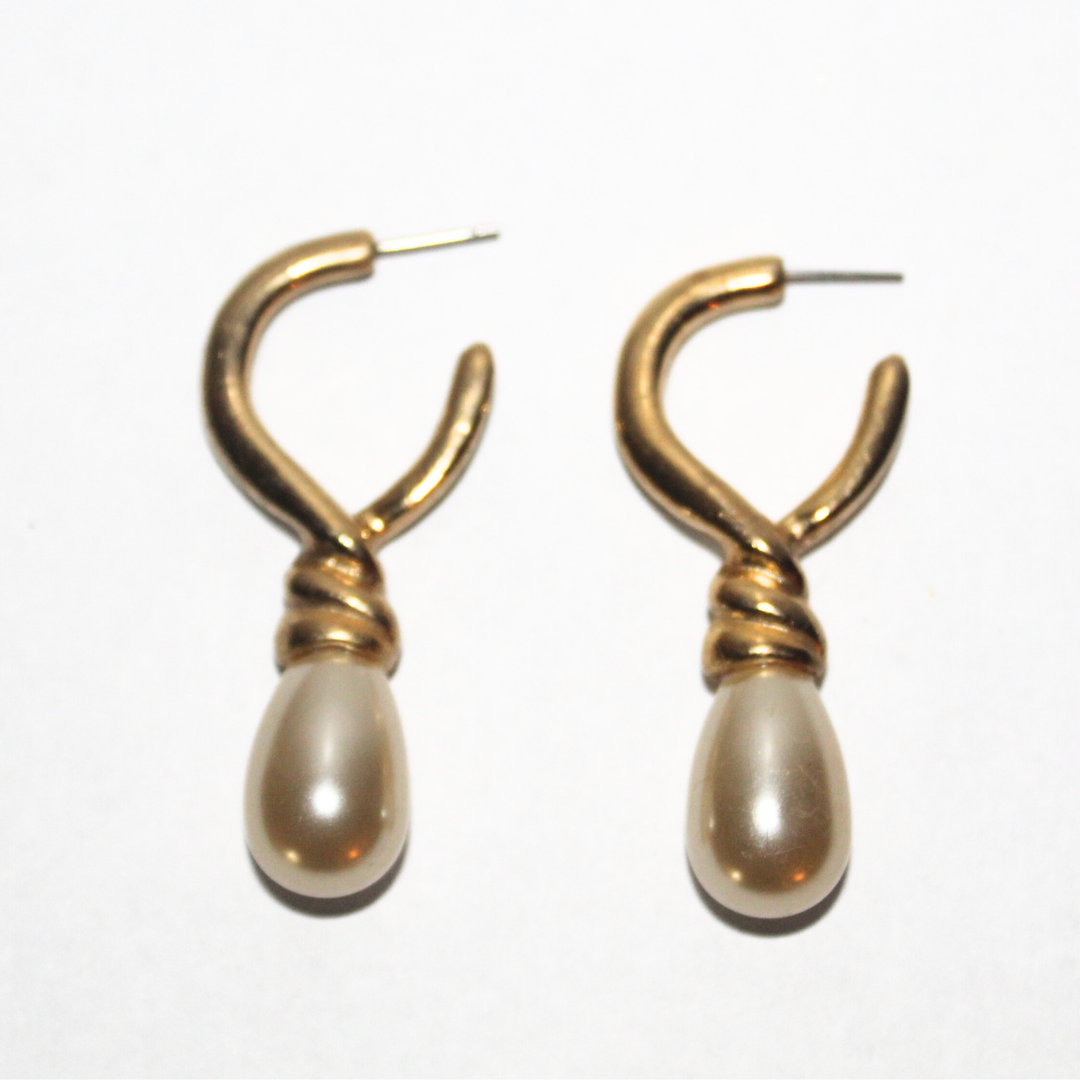 Gold Twist Pearl Earrings