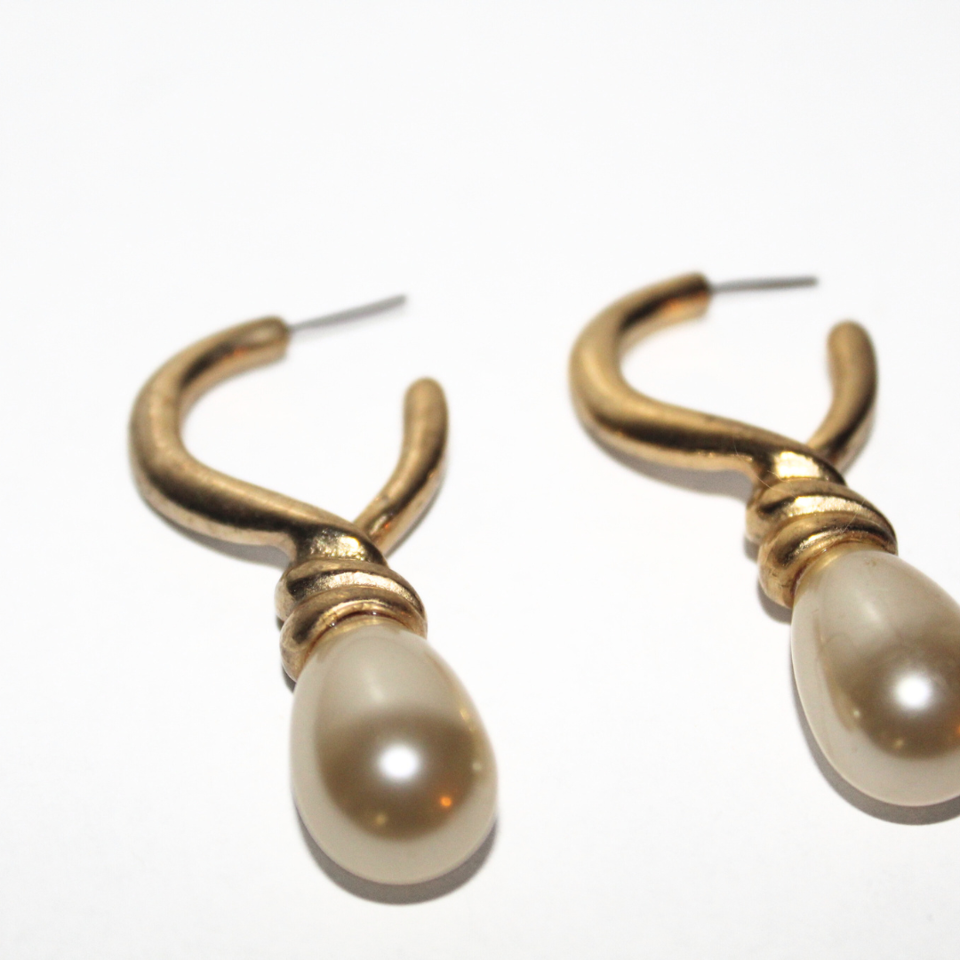 Gold Twist Pearl Earrings