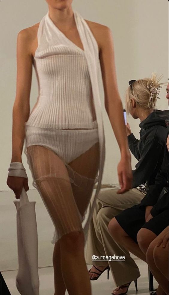 Style Profile: Deconstructive Minimalism Revival